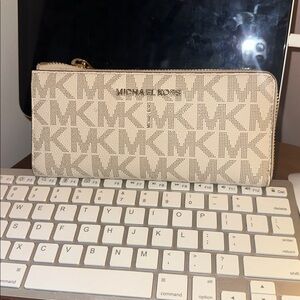 Michael Kors Signature Zip Wallet